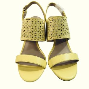 NWOT Kelly and Katie Yellow Uneria Chunky Block Heels 9M